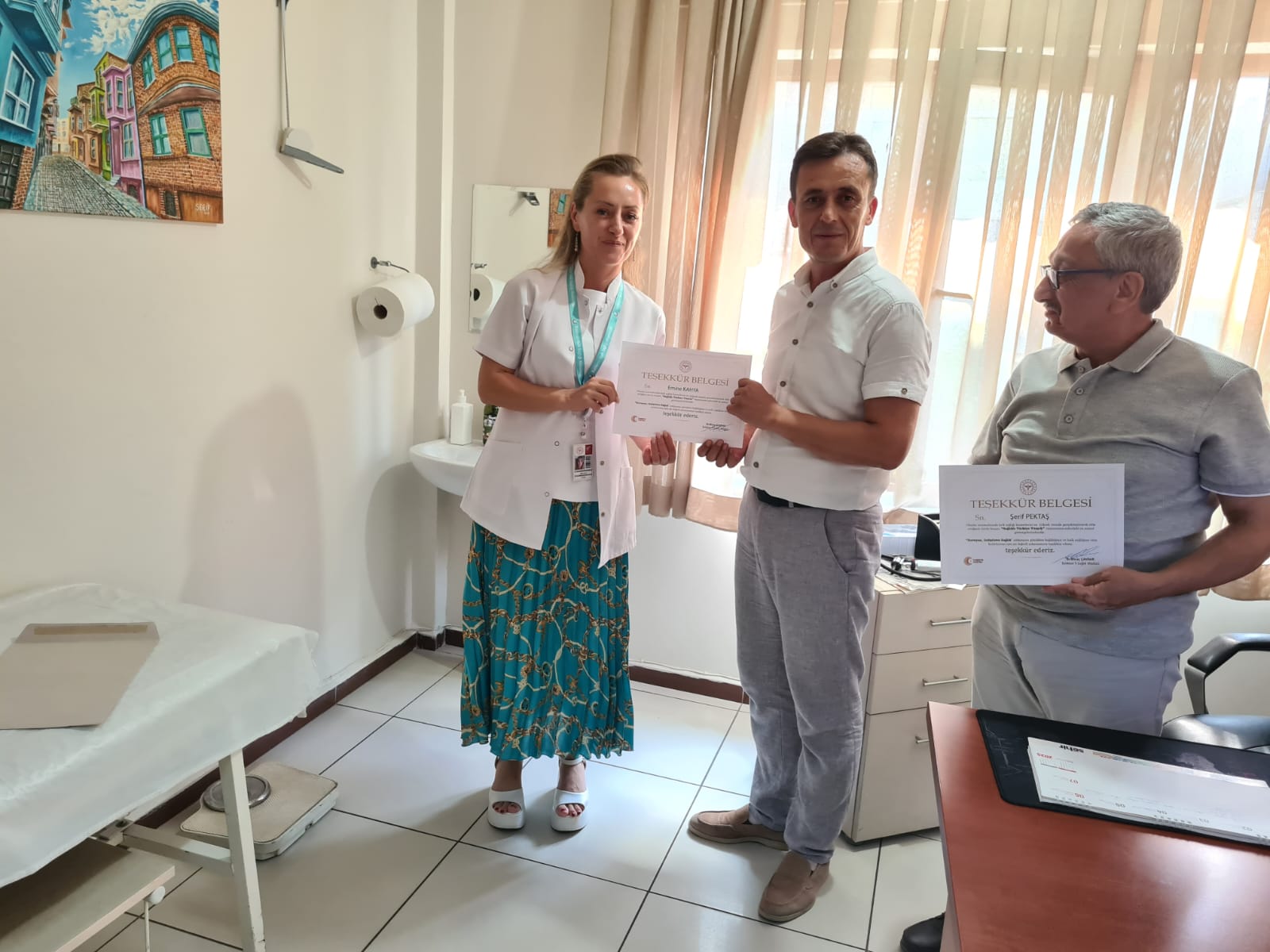 ASM\'miz  002 ve 003 nolu birim hemşire ve doktorlarına müdürlük tarafından teşekkür belgesi